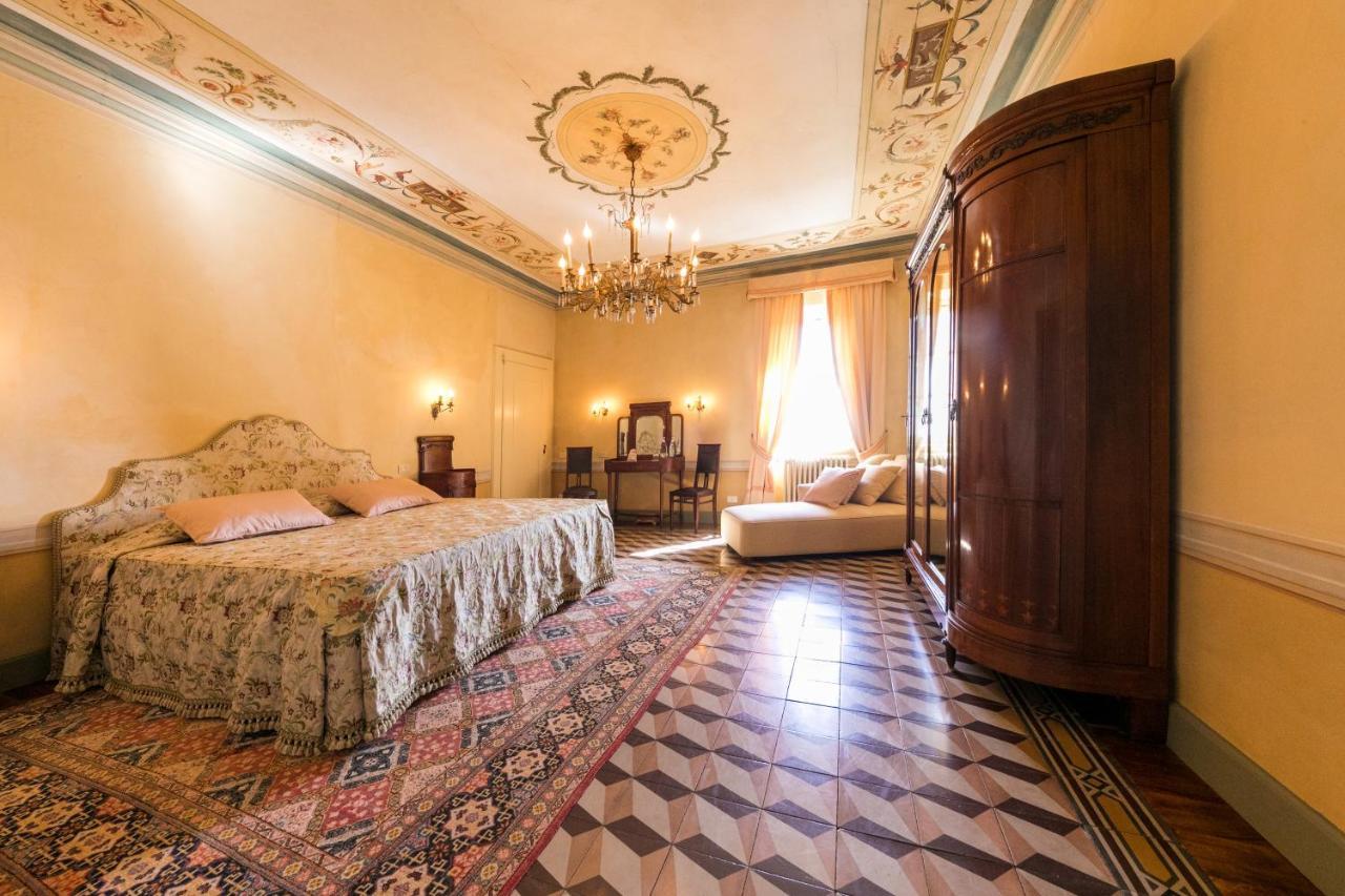 Отель Castello Degli Angeli Carobbio degli Angeli Экстерьер фото
