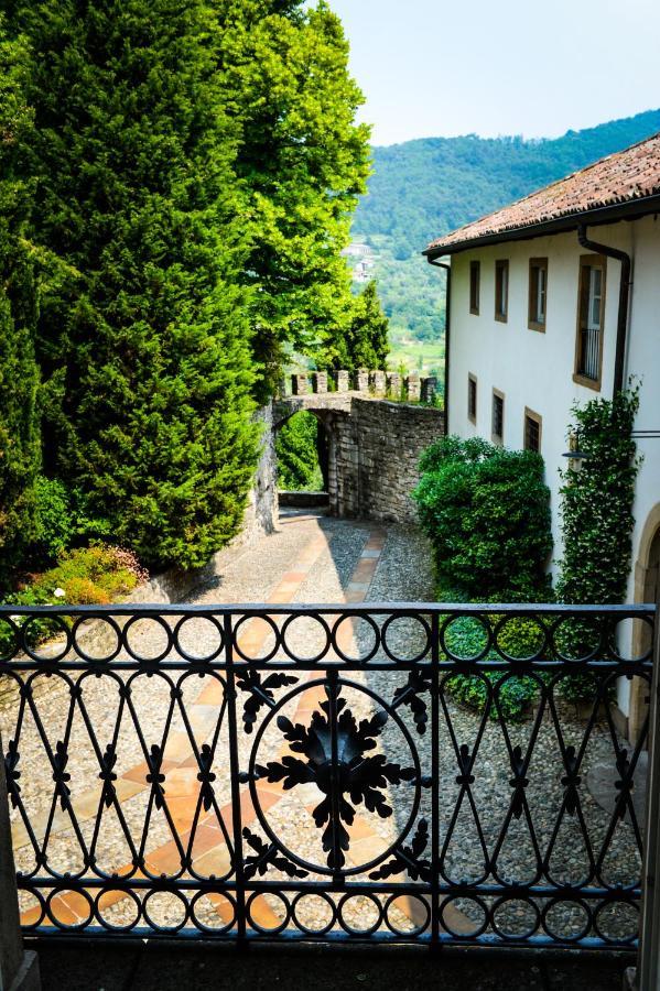 Отель Castello Degli Angeli Carobbio degli Angeli Экстерьер фото