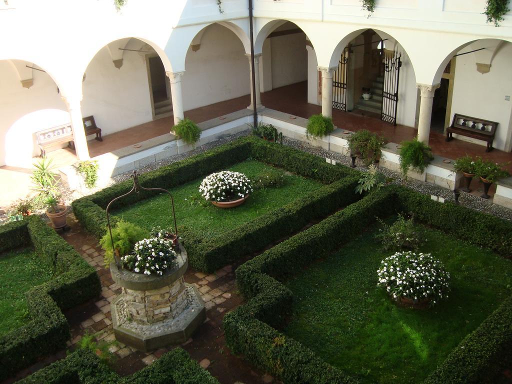 Отель Castello Degli Angeli Carobbio degli Angeli Номер фото